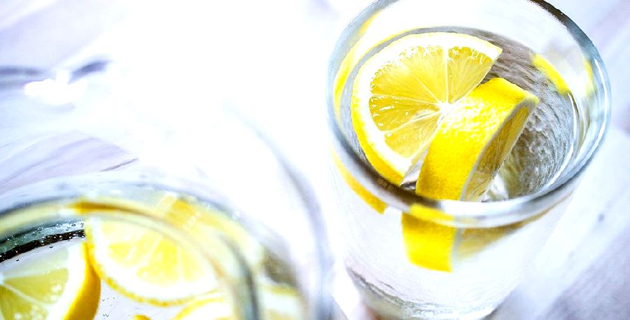Вода с лимоном: польза и вред