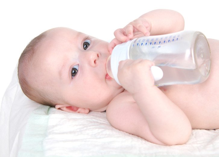 Нужна ли вода для новорожденного?